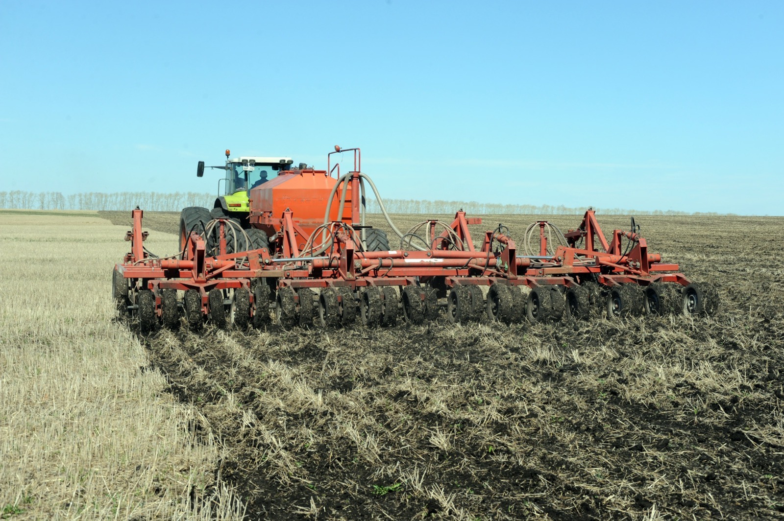 Ринат РАЗАПОВ  Весенние полевые работы нынче республике обойдутся в 32 млрд рублей.