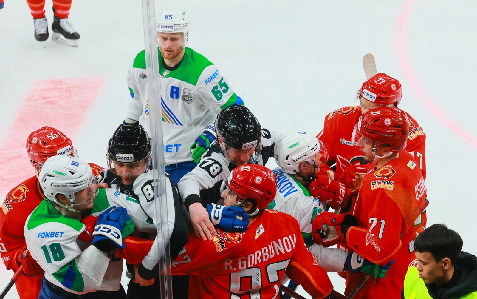 пресс-служба ХК «СЮ» Такое выяснение отношений для плей-офф — классика.