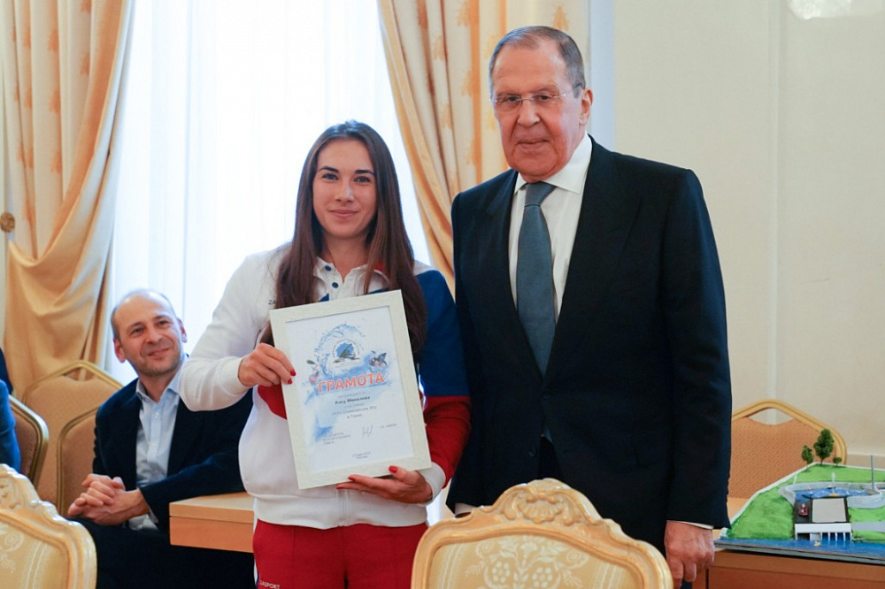 Глава Башкортостана подарил Сергею Лаврову фотографию, где тот «молодой на Белой»