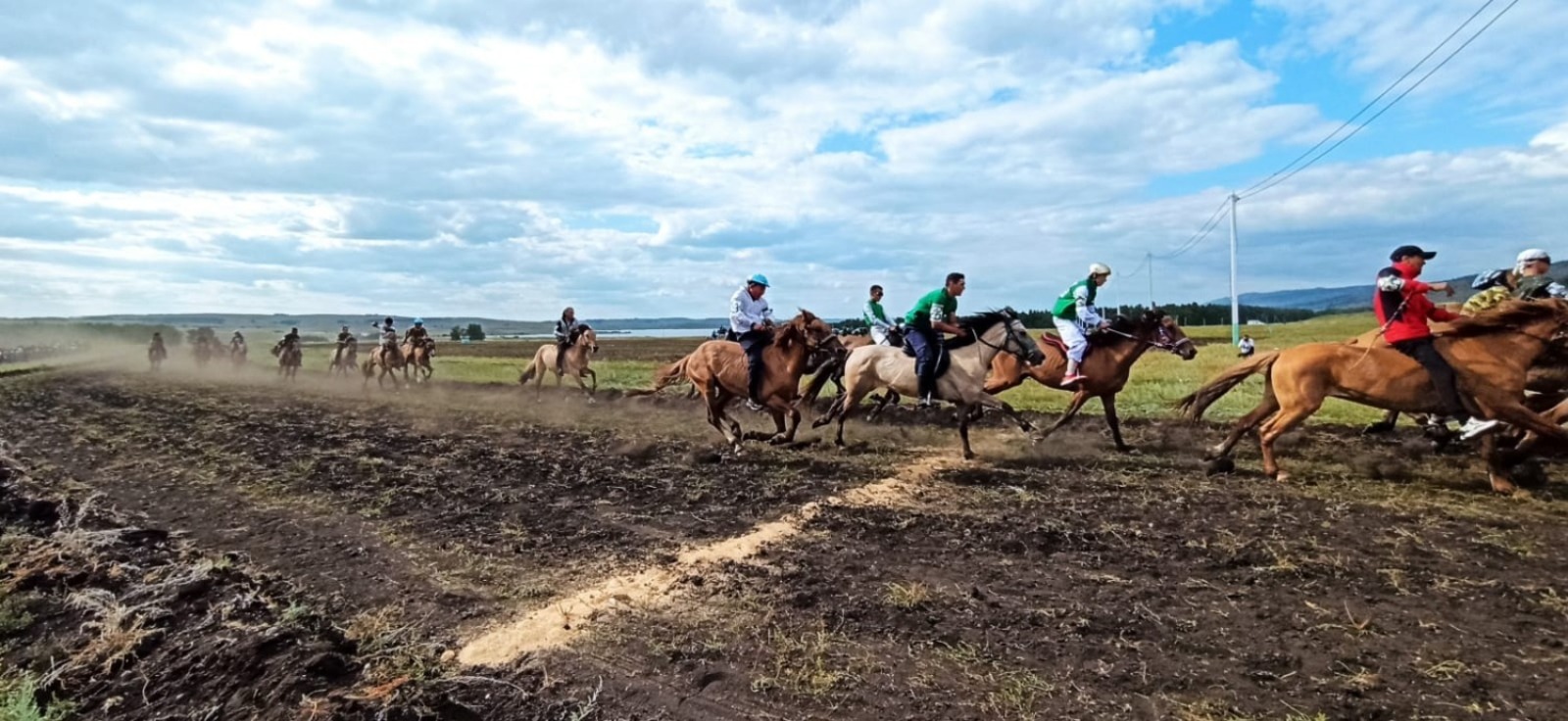 На фестивале башкирской лошади прошли игра «Ылак» и скачки