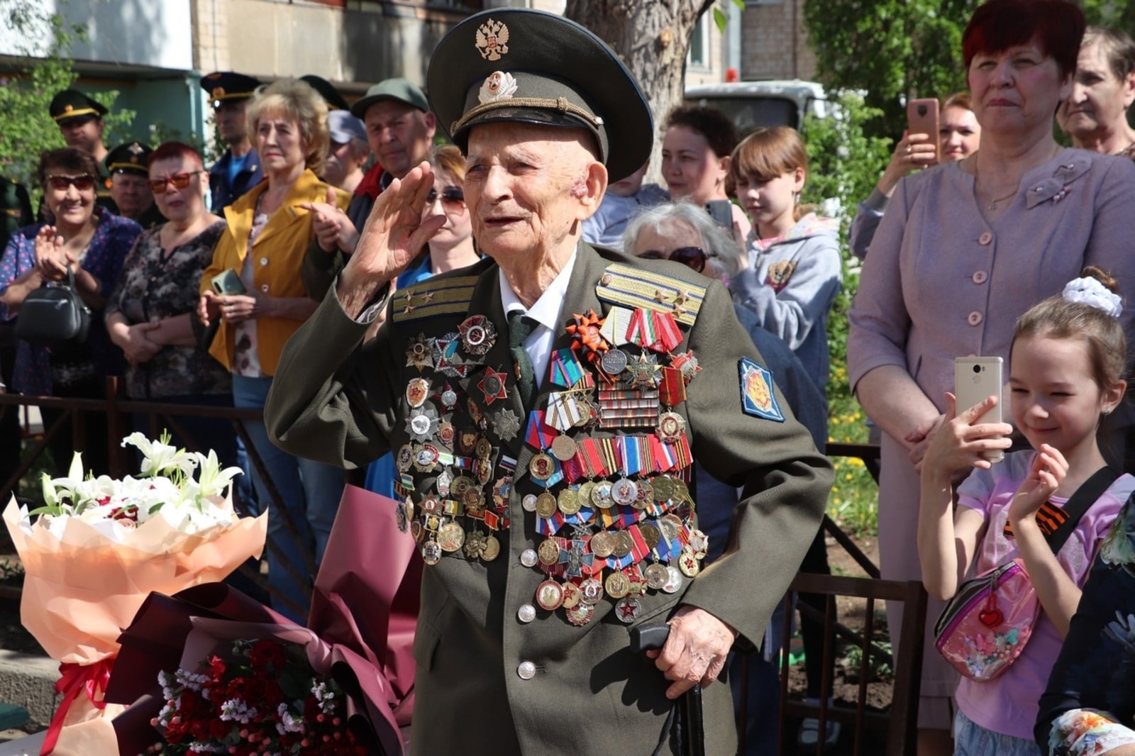 из соцсети Радия Хабирова Радий Хабиров: Искренне восхищаюсь бодростью и оптимизмом 100-летнего ветерана войны