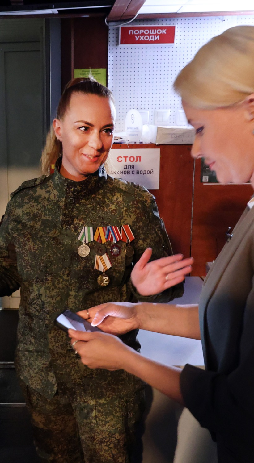 Александр ДАНИЛОВ  У Татьяны Павленко после эфира отличное настроение.