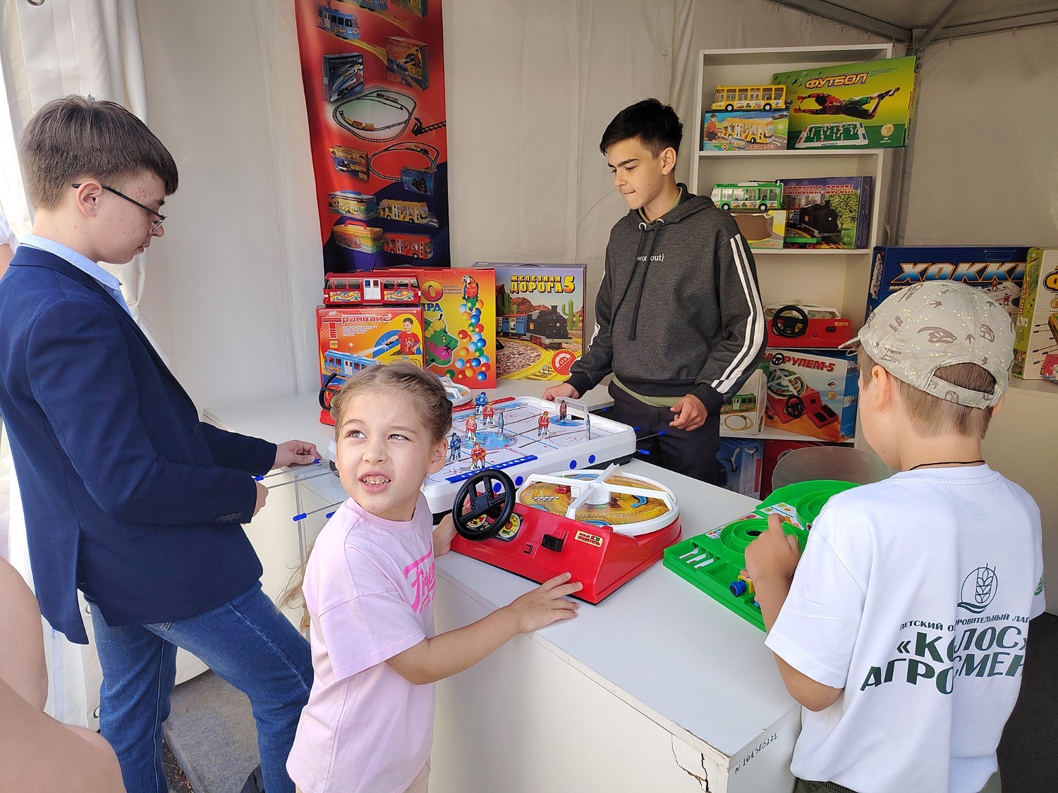 Настольные игры из Омска привлекли посетителей всех возрастов.