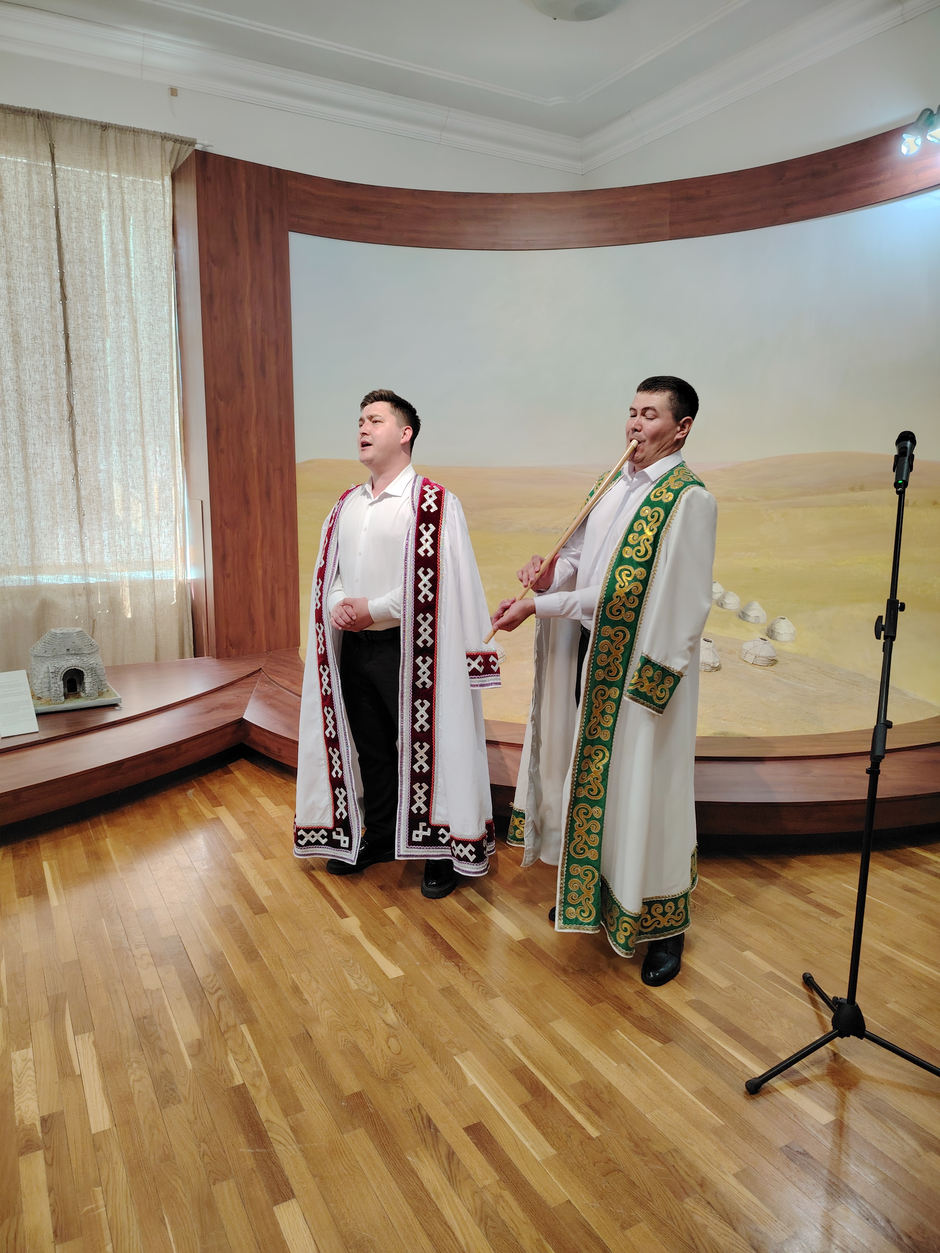 Копию эпоса «Урал-батыр» передали в фонд Евразийского музея кочевых цивилизаций