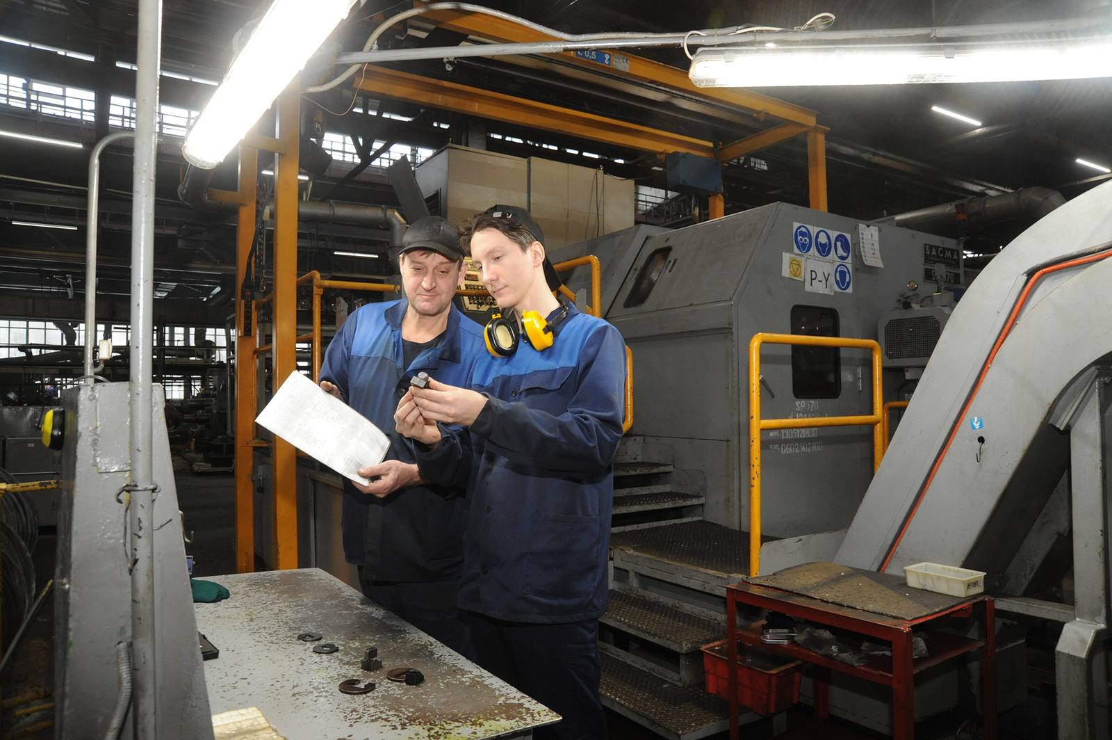 Ринат РАЗАПОВ  Автоматчик Иван Щербаков стал для недавно вернувшегося из армии Никиты Бонящука наставником.