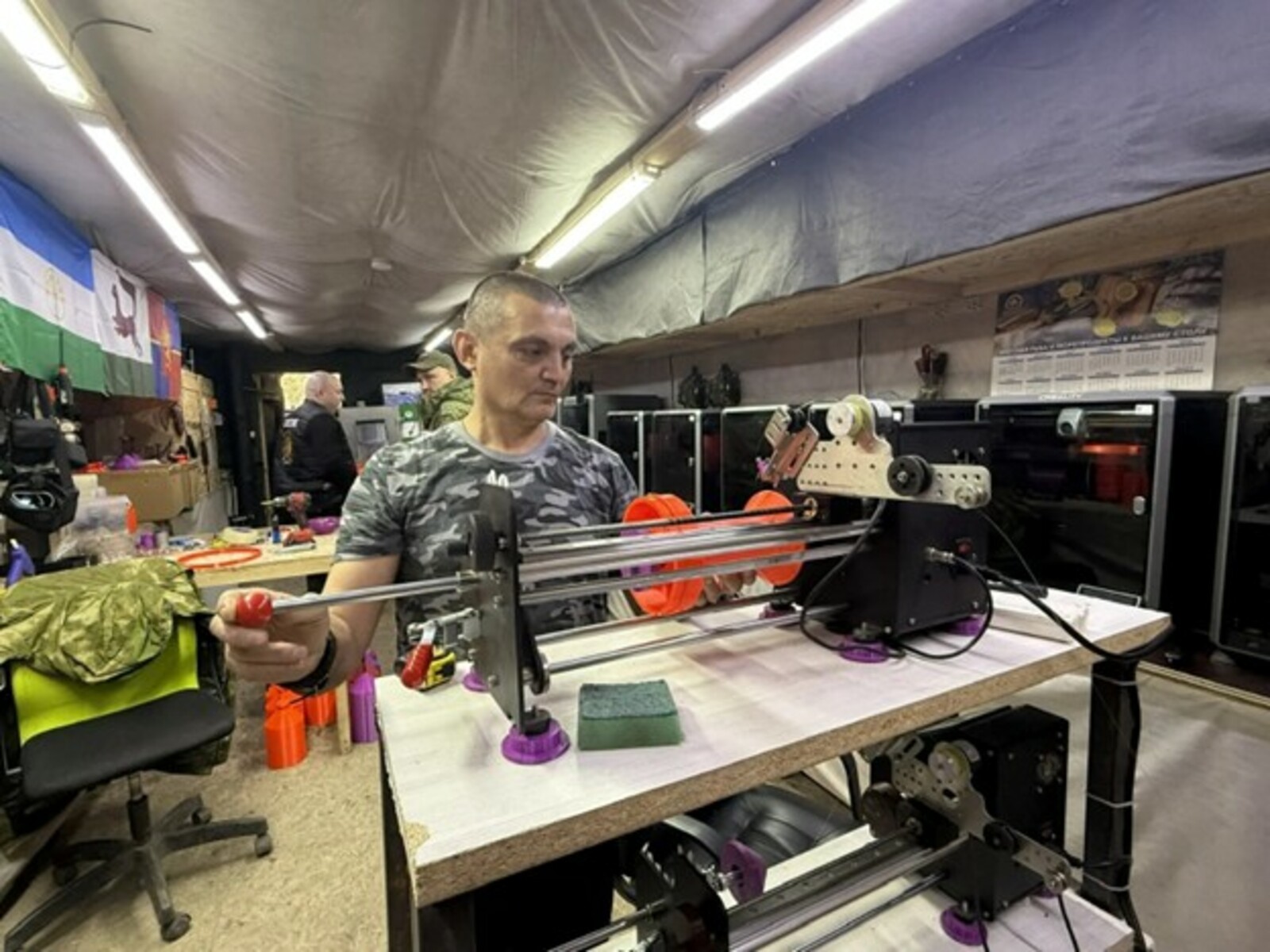 Боец СВО с позывным Макс рассказал об изготовлении и ремонте БПЛА