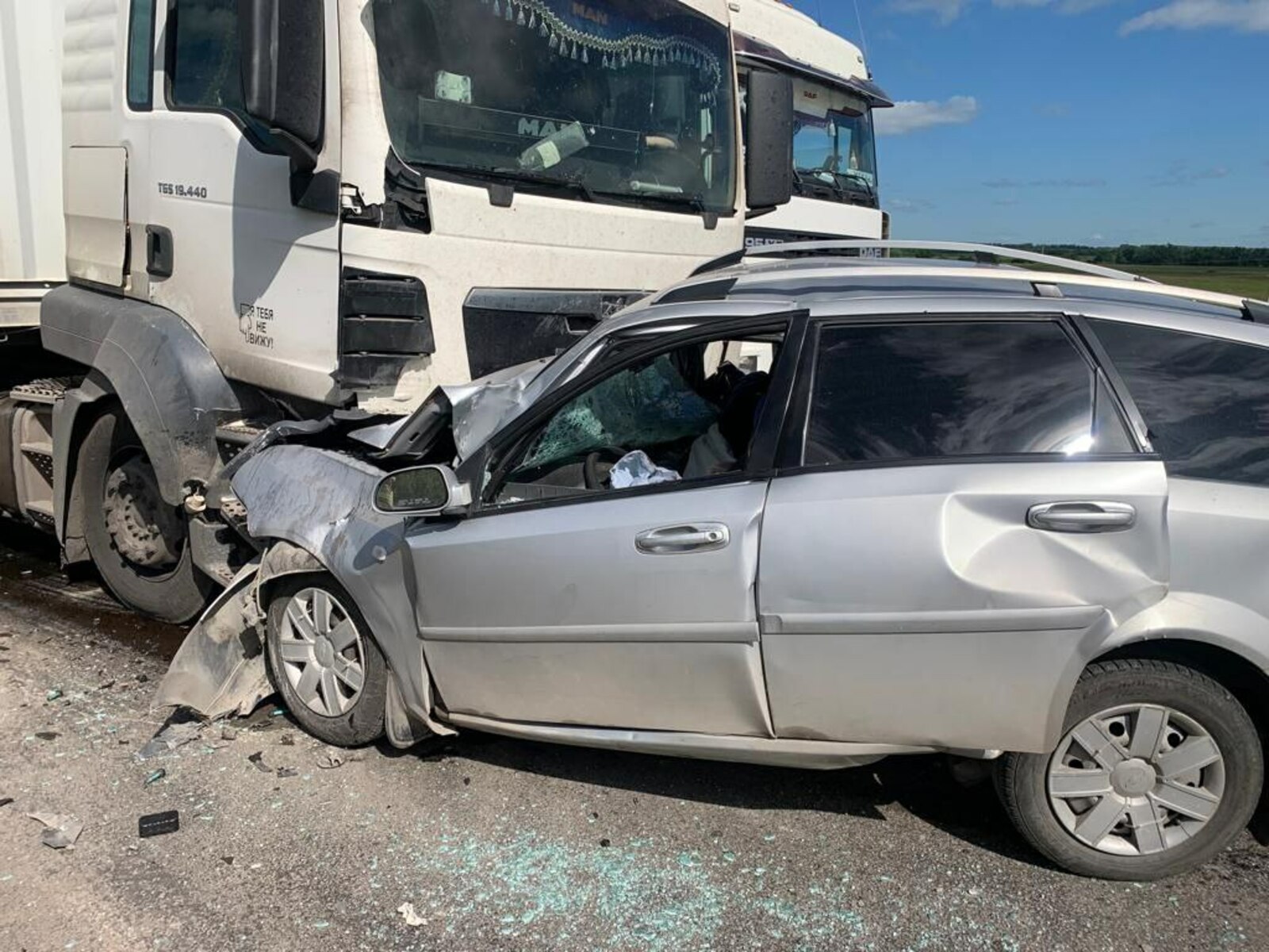 Пожилой водитель Chevrolet Lacetti погиб в аварии с фурой на трассе М-5 в Башкирии