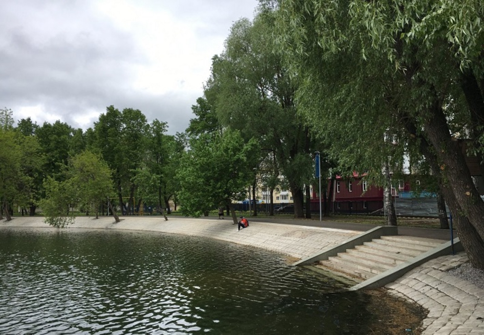 На озере в парке Якутова в Уфе погиб мужчина