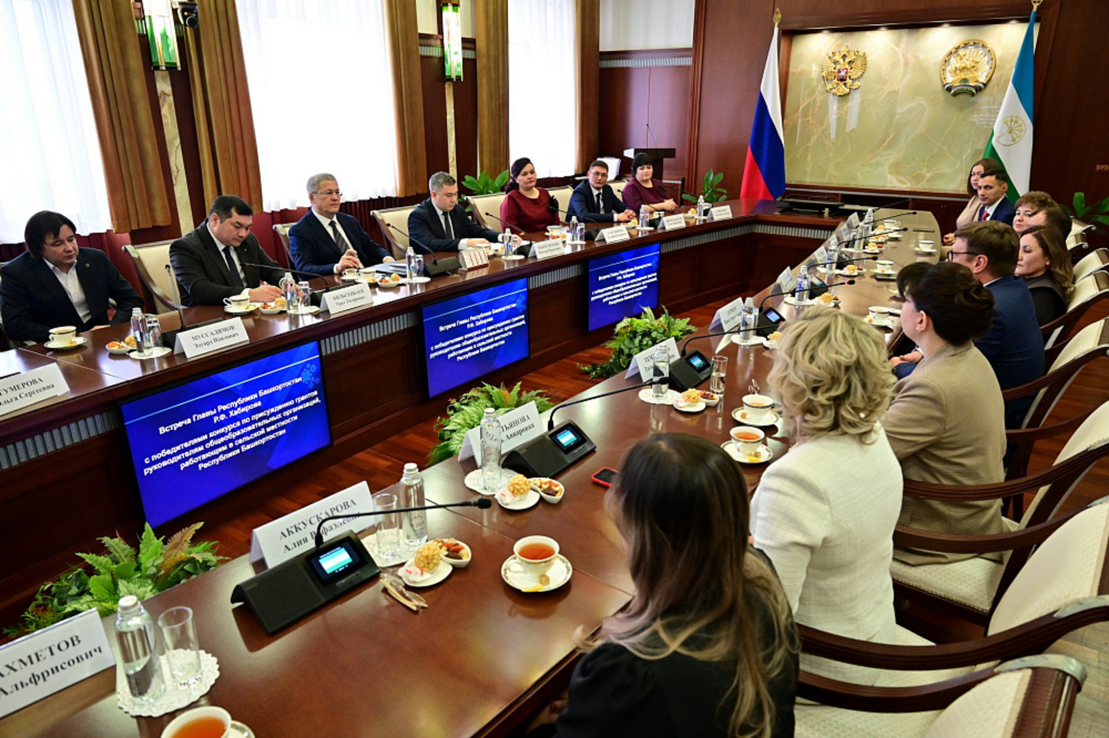 Радий Хабиров вручил гранты молодым директорам сельских школ Башкирии