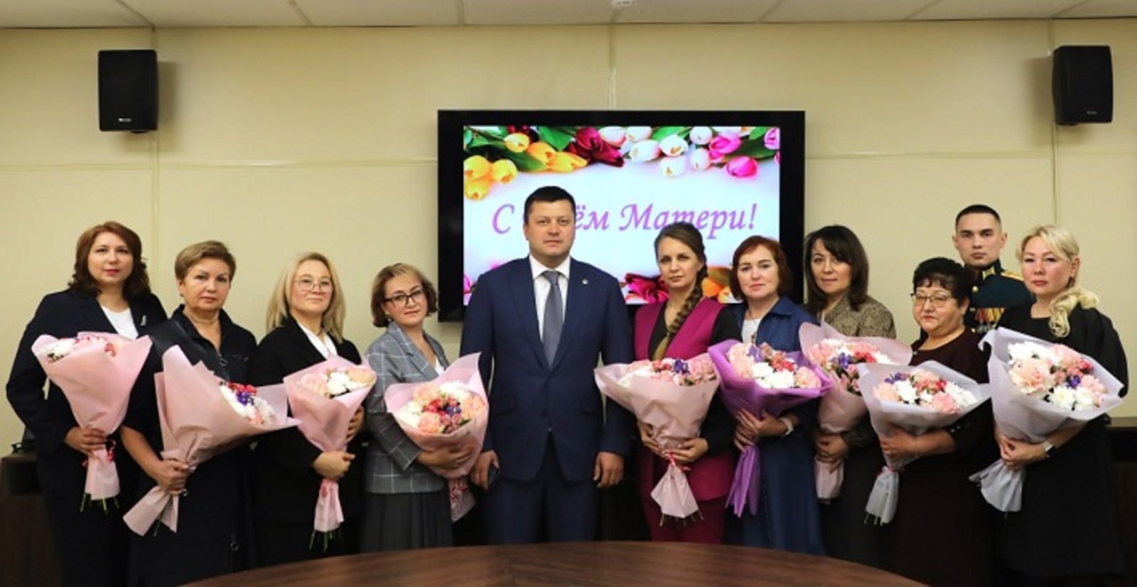 Мэр Уфы поблагодарил матерей, воспитавших защитников страны