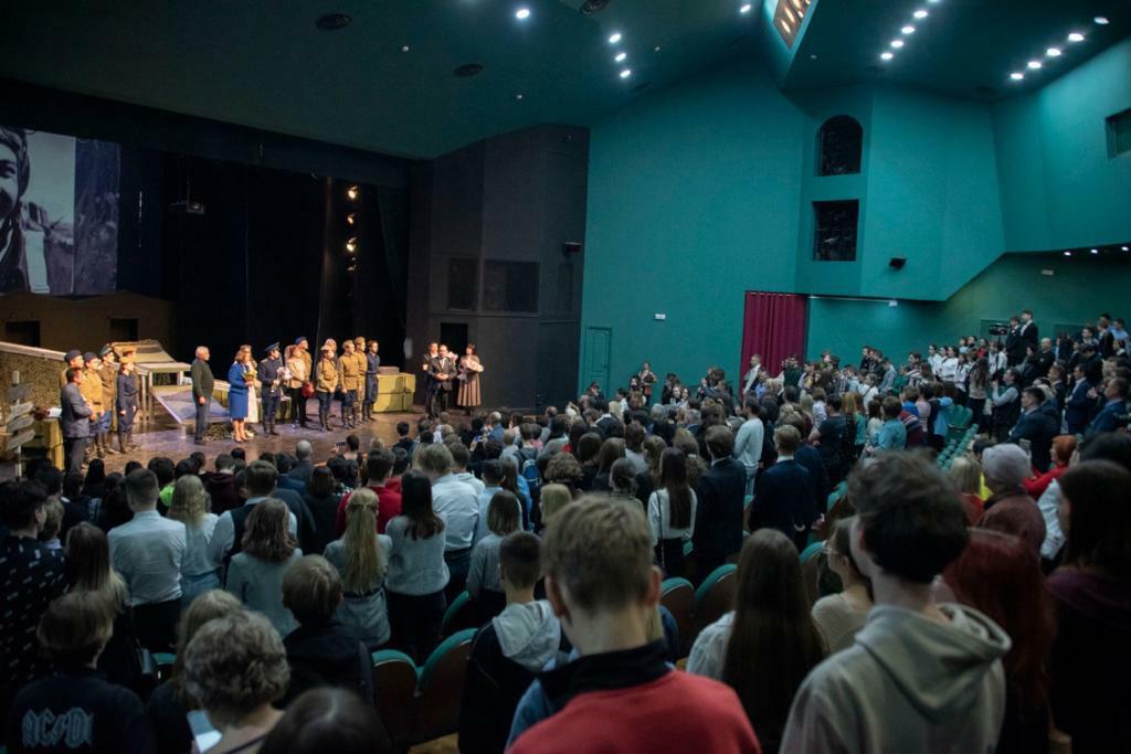 Премьеру спектакля «Звезда Героя» показала труппа Национального молодежного театра Башкирии
