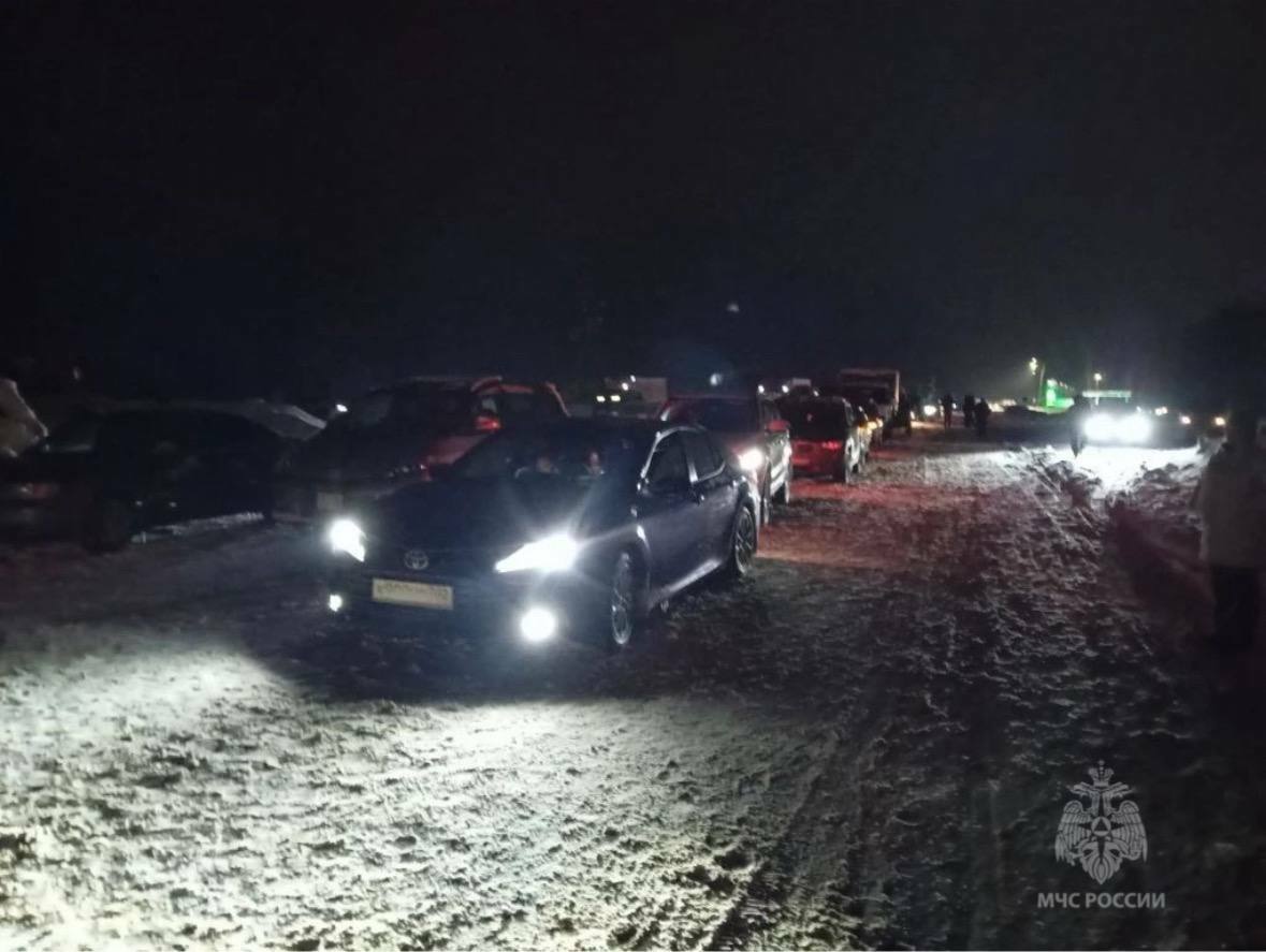 К огромной пробке в Архангельском районе Башкирии устремились экстренные службы