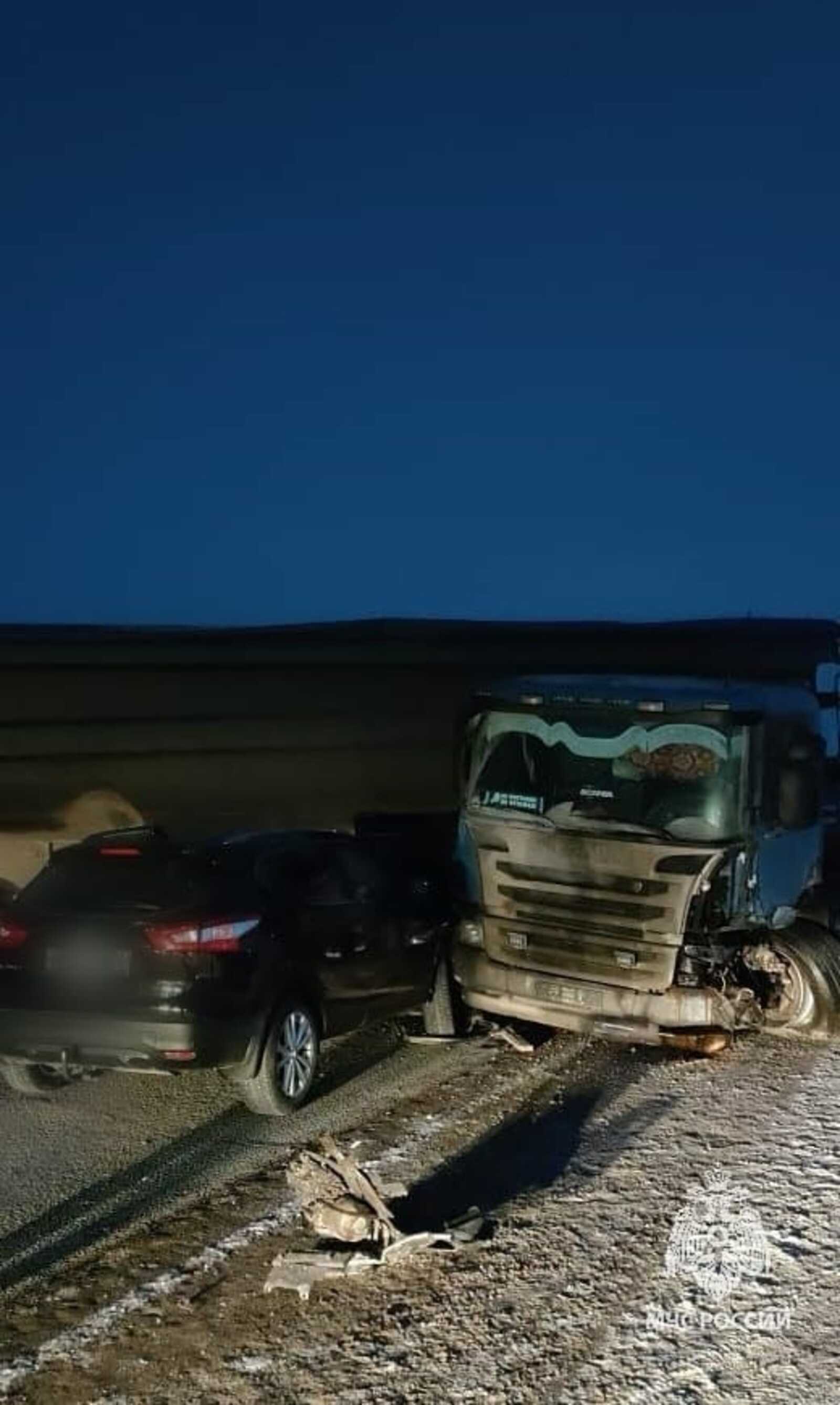На трассе Уфа – Оренбург столкнулись три автомобиля. Один из водителей погиб