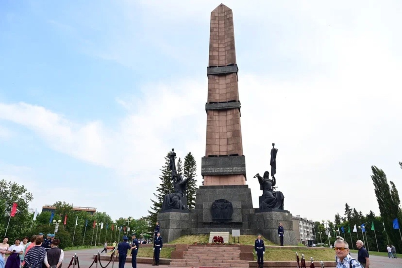 Андрей Назаров опубликовал в соцсетях поздравление с тройным праздником