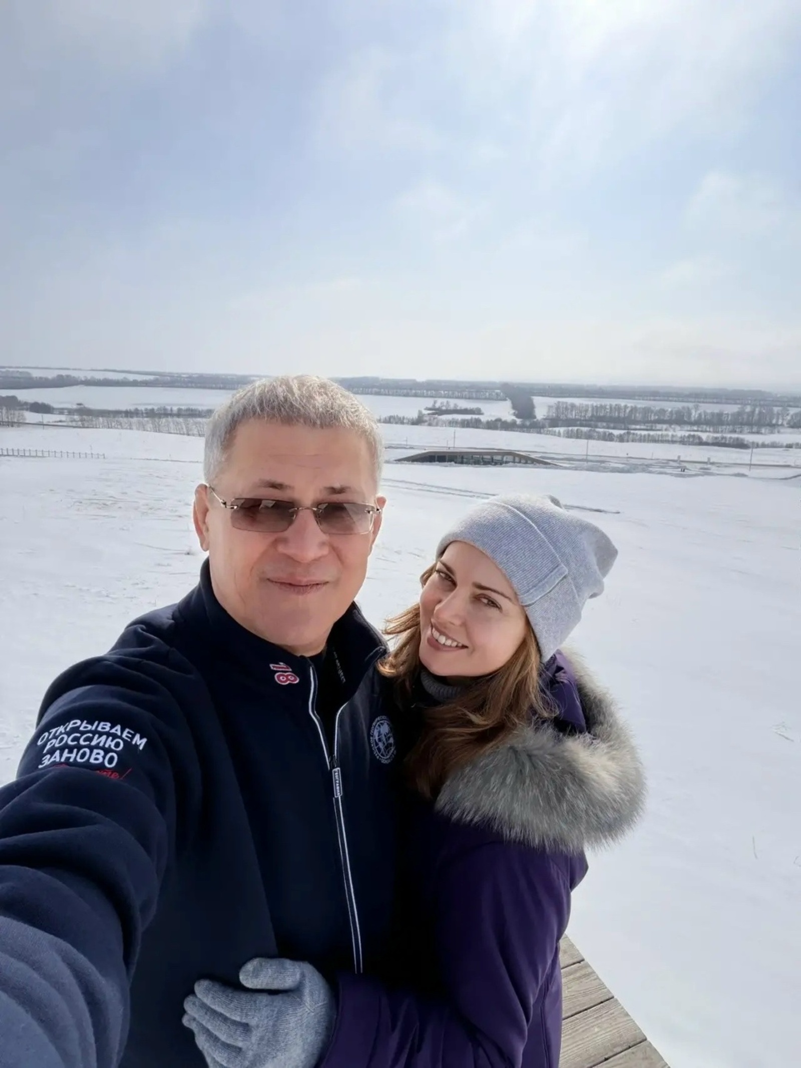 Радий Хабиров с семьёй посетил мавзолей Тура-хана