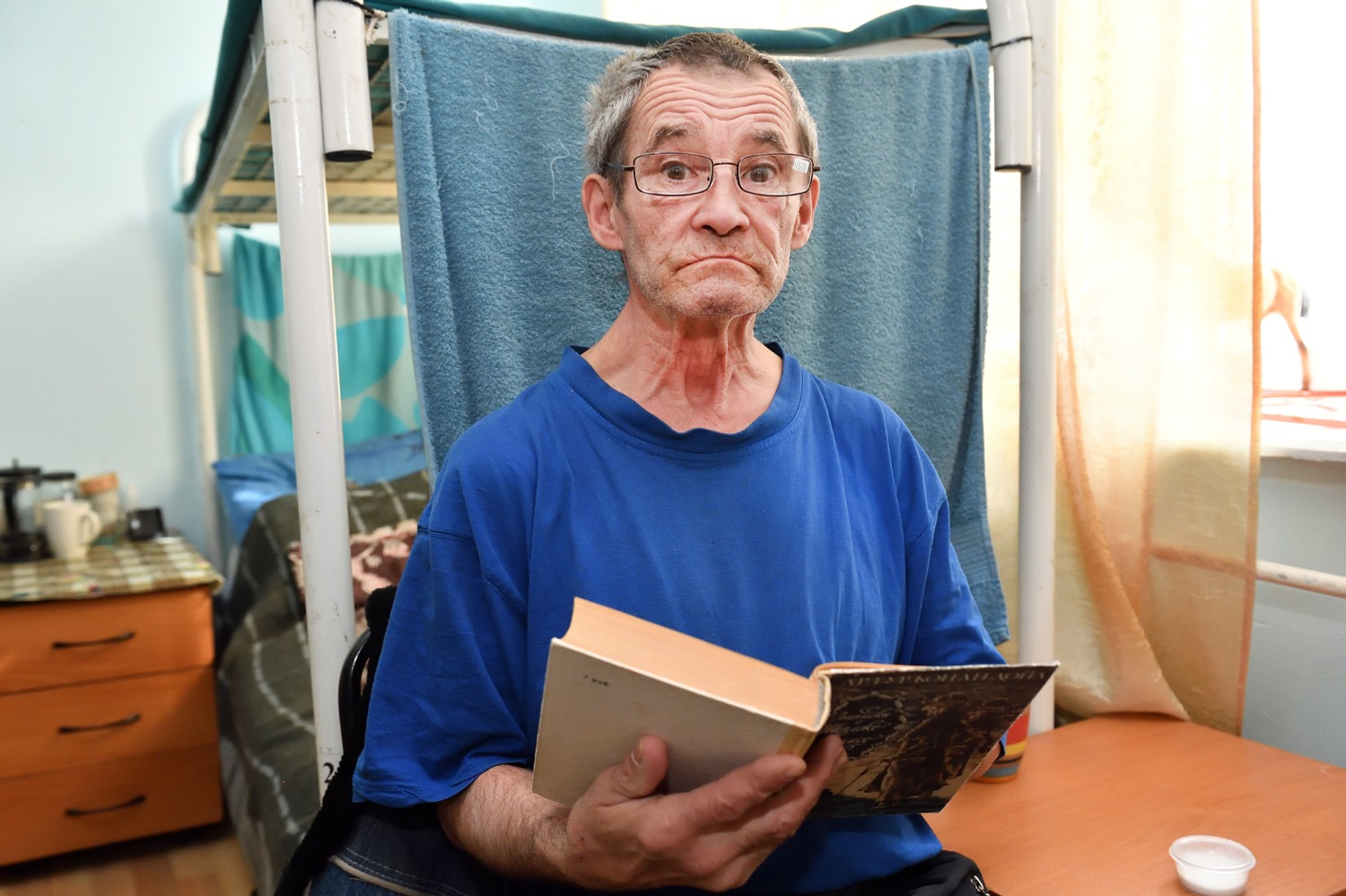 Альберт ЗАГИРОВ  Олег в библиотеке центра отыскал свою любимую книгу про Шерлока Холмса.