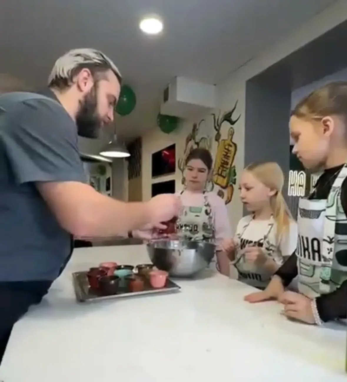 На кулинарных мастер-классах, в отличие от популярных телешоу, сделают все, чтобы ты почувствовал себя не слабым, а сильным звеном!