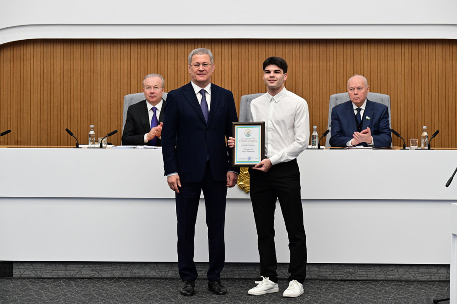 Радий Хабиров вручил государственные награды фехтовальщикам Башкирии