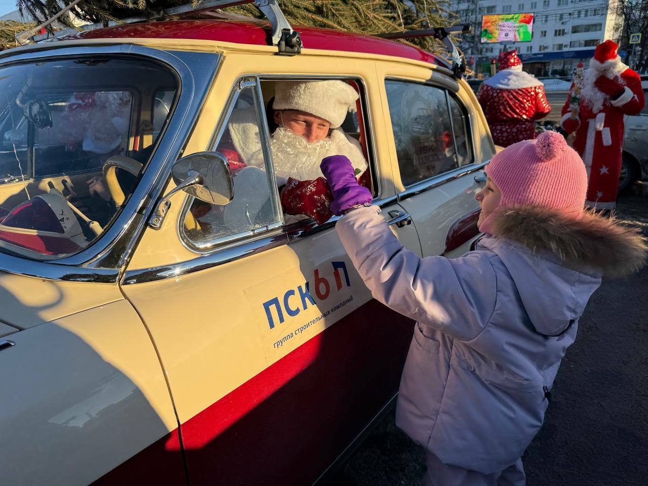 Ратмир Мавлиев поделился снимками с пробега ретромобилей