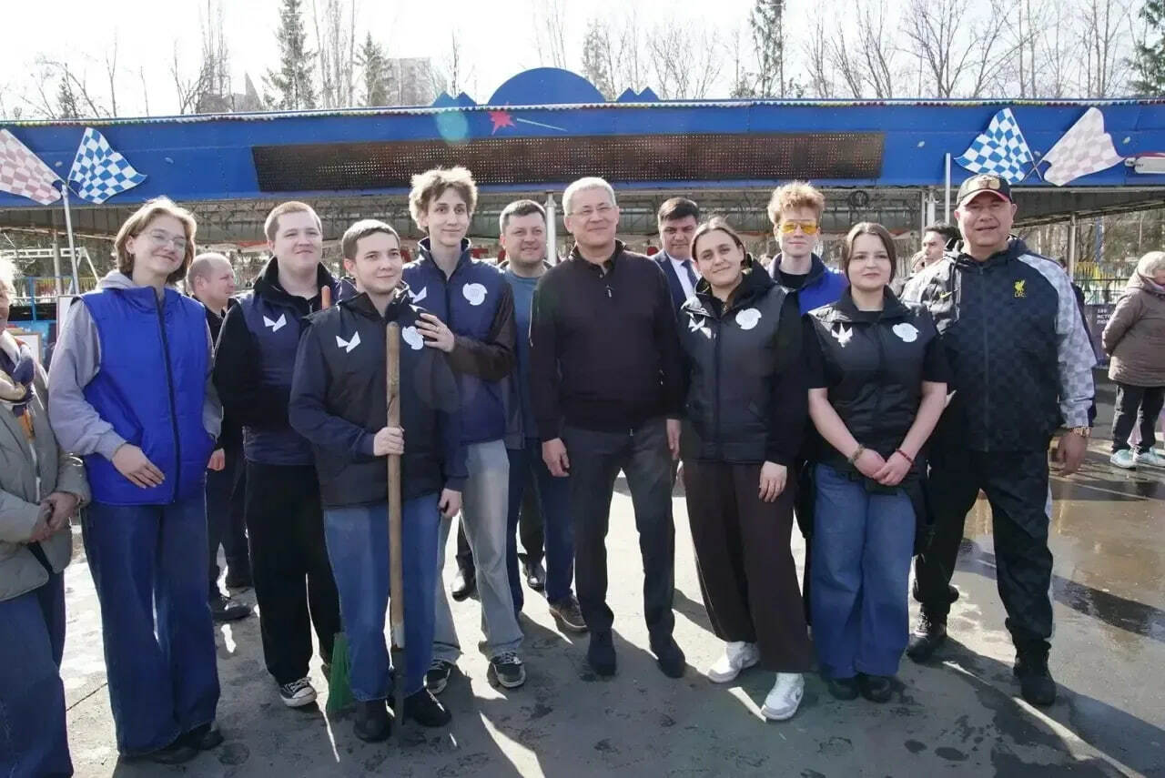 Радий Хабиров принял участие в субботнике в уфимском парке имени Ивана Якутова