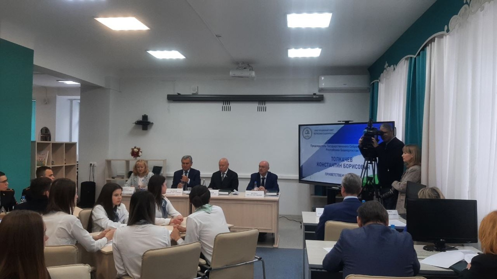 В Башкирии в канун 100-летия Конституции РБ прошла встреча со студентами