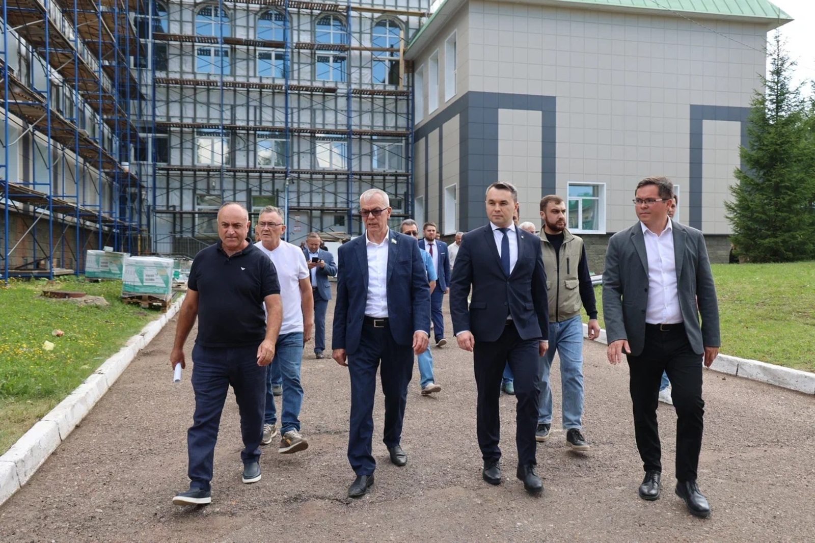 В Уфе проинспектировали ход ремонта в образовательных учреждениях