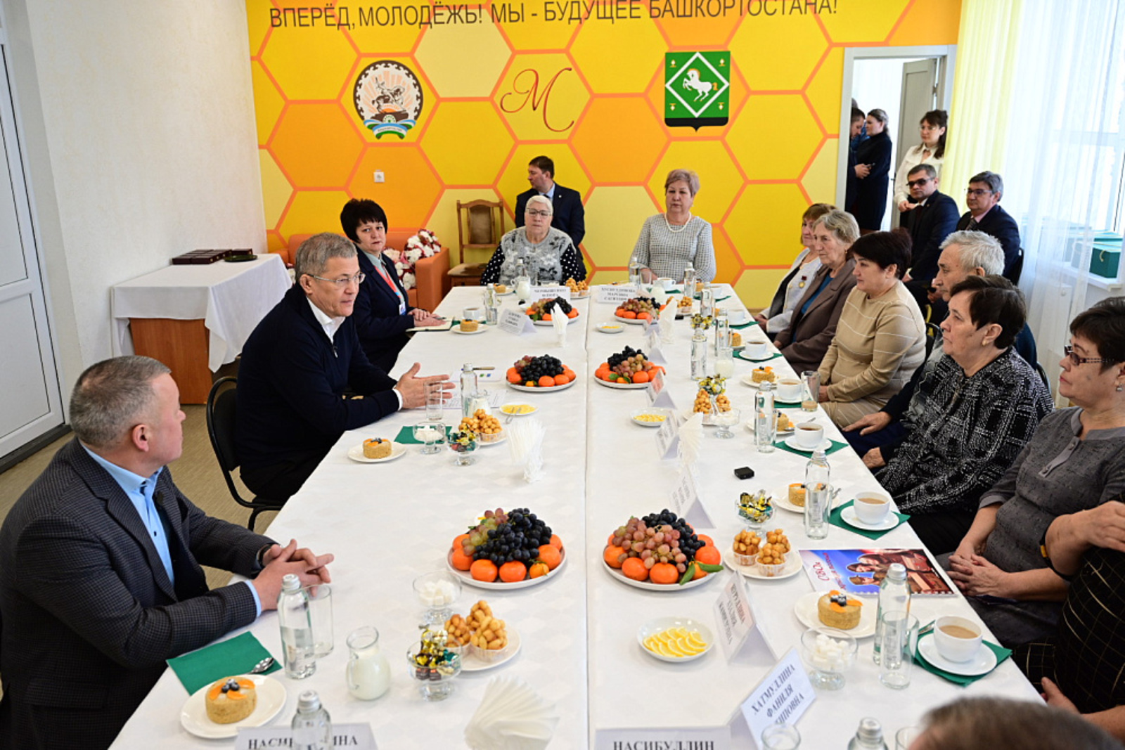 Радий Хабиров передал ордена генерала Шаймуратова семьям погибших бойцов СВО