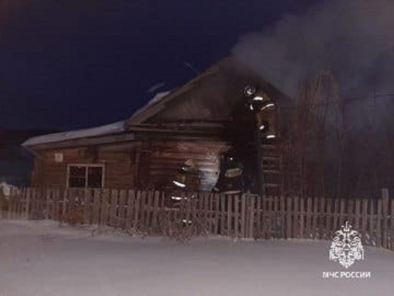 В ночном пожаре в селе в Башкирии погиб мужчина