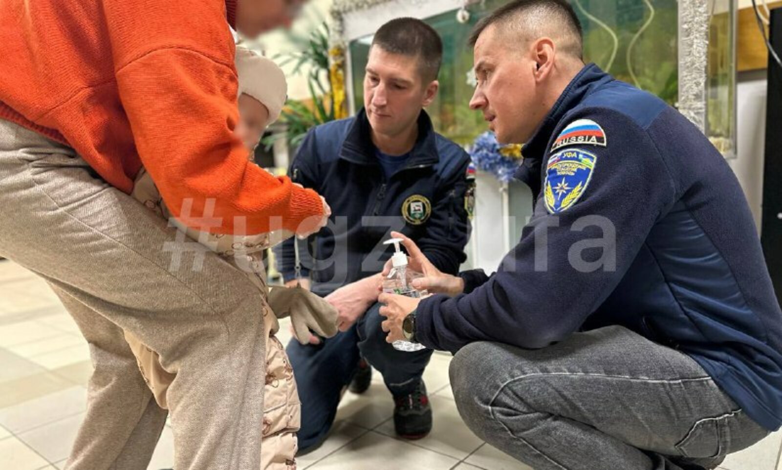 В Уфе спасатели сняли металлическую крышку с пальца трёхлетней девочки