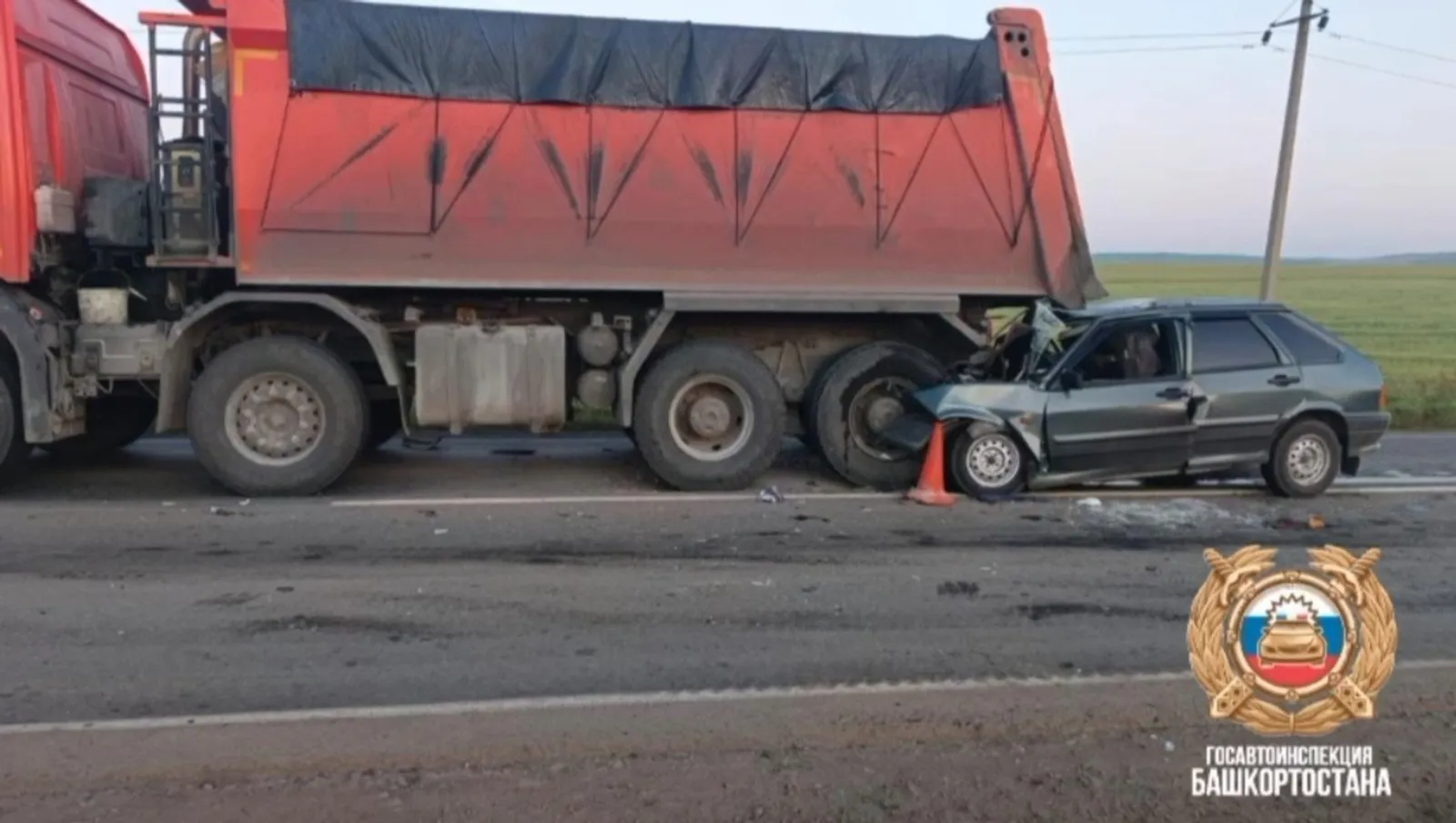 В Башкирии легковушка врезалась в грузовик. Водитель погиб