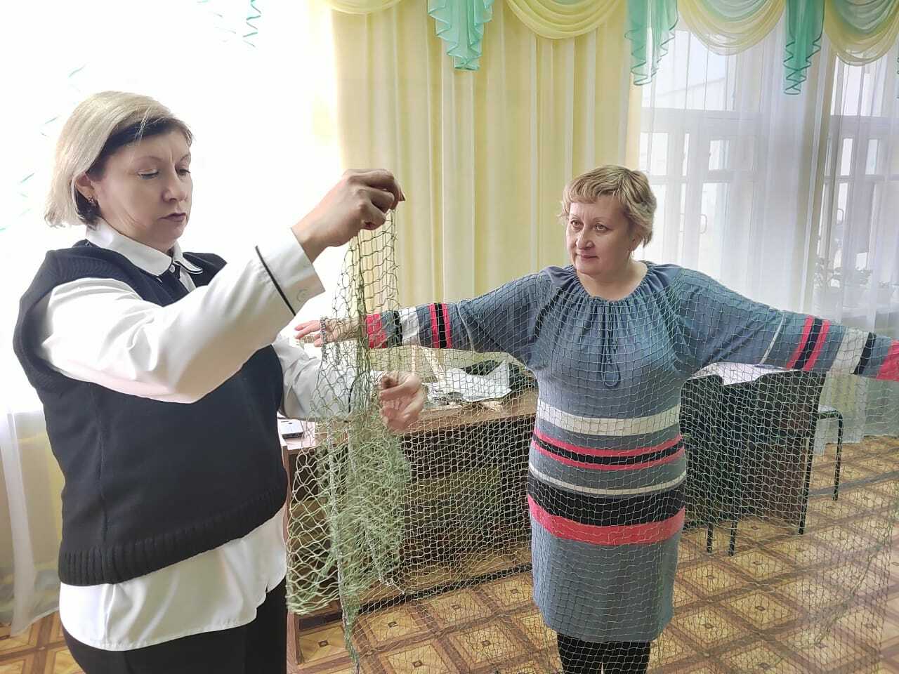 В Башкирии воспитанники детского дома-интерната плетут маскировку для бойцов