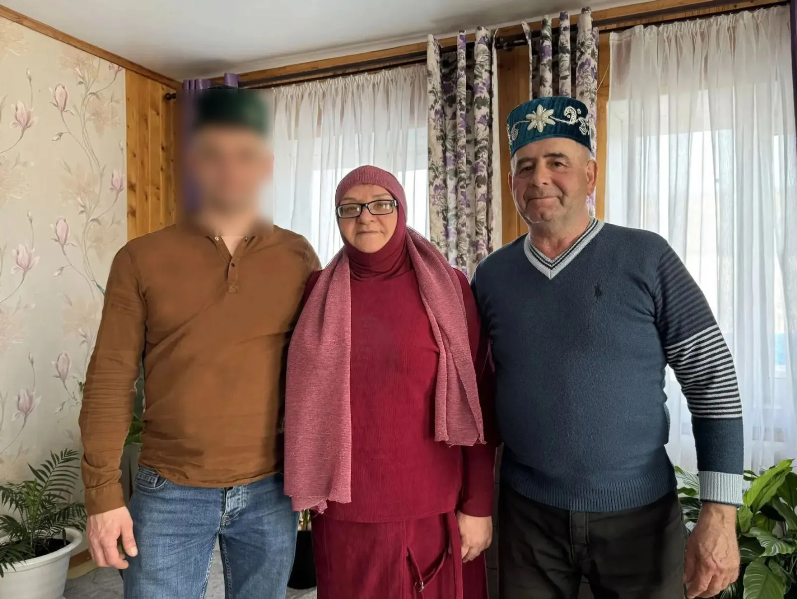 автора Боец «Вагнер» с родителями Райсой Гасимовной и Данисом Газзалиевичем.