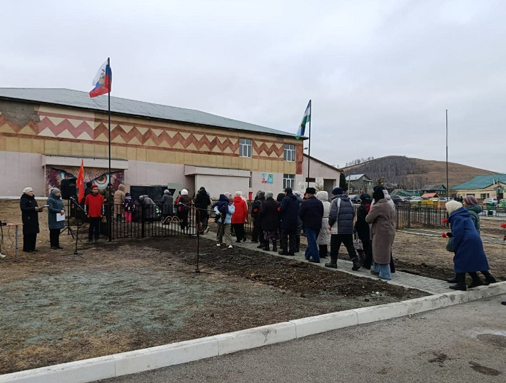 В дальнем селе Башкирии увековечили память о подвиге земляков-героев СВО