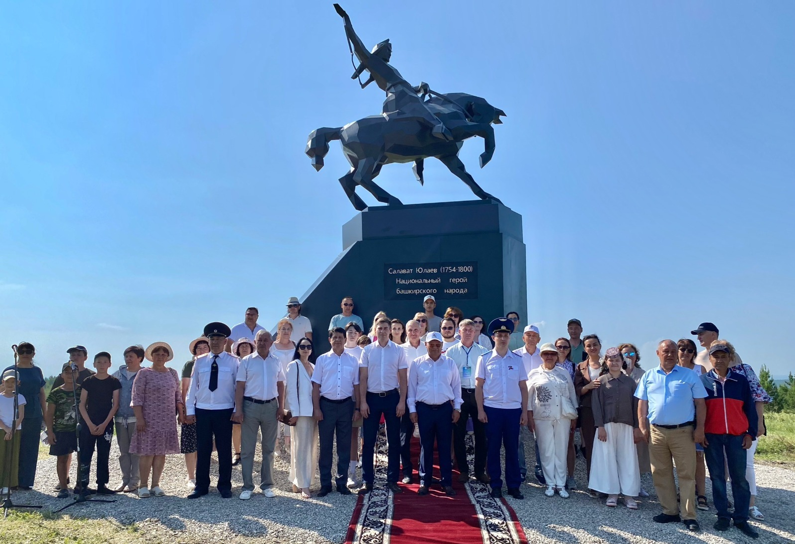 В Салаватском районе Башкирии установили памятник Салавату Юлаеву