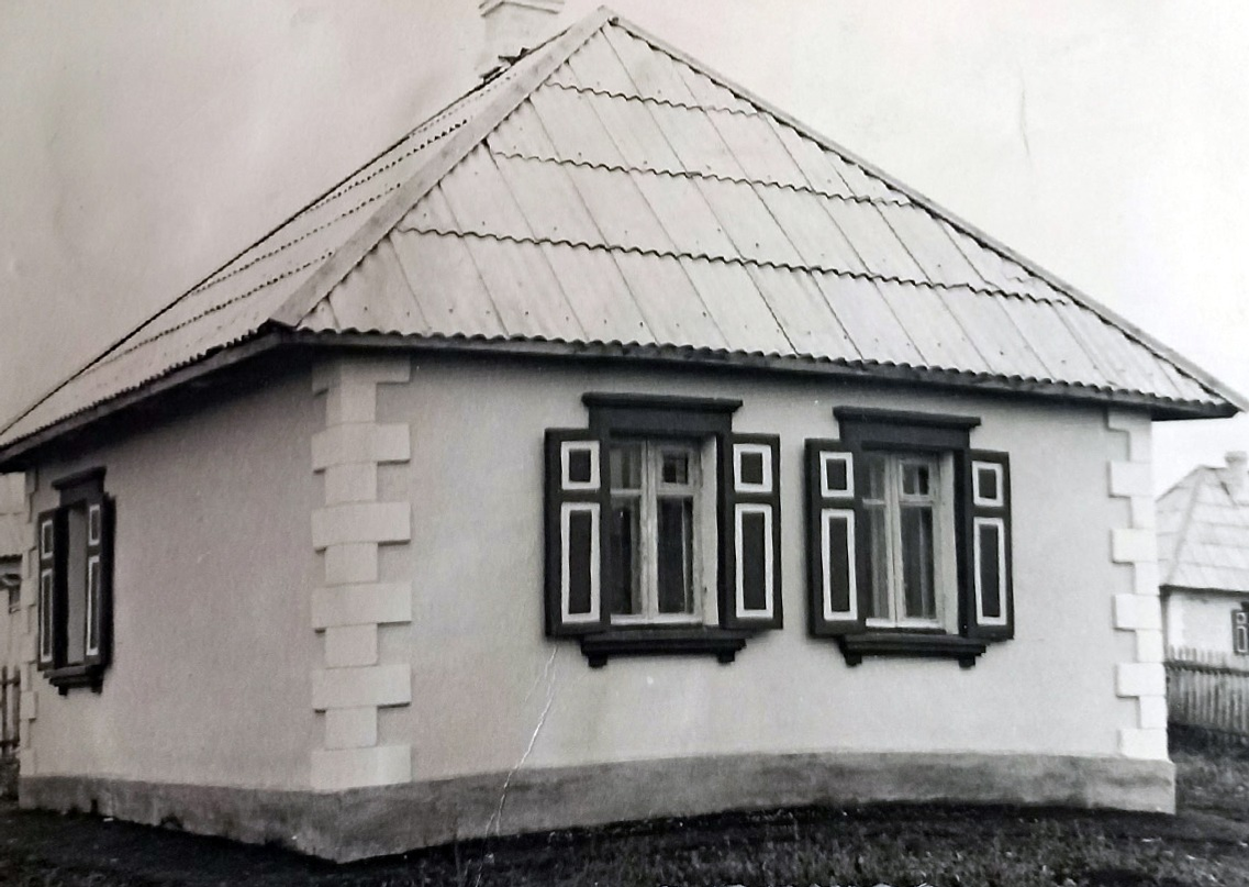 Такие дома-красавцы возводили сразу после Великой Отечественной войны на уфимских пустырях.