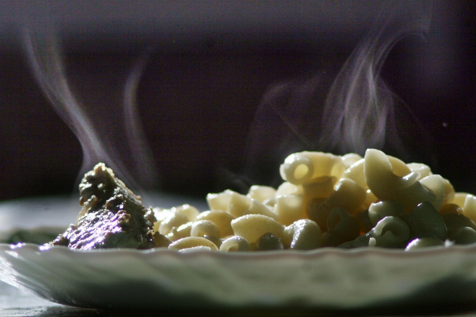 автора Мало-помалу жалоб на еду для школьников становится меньше.