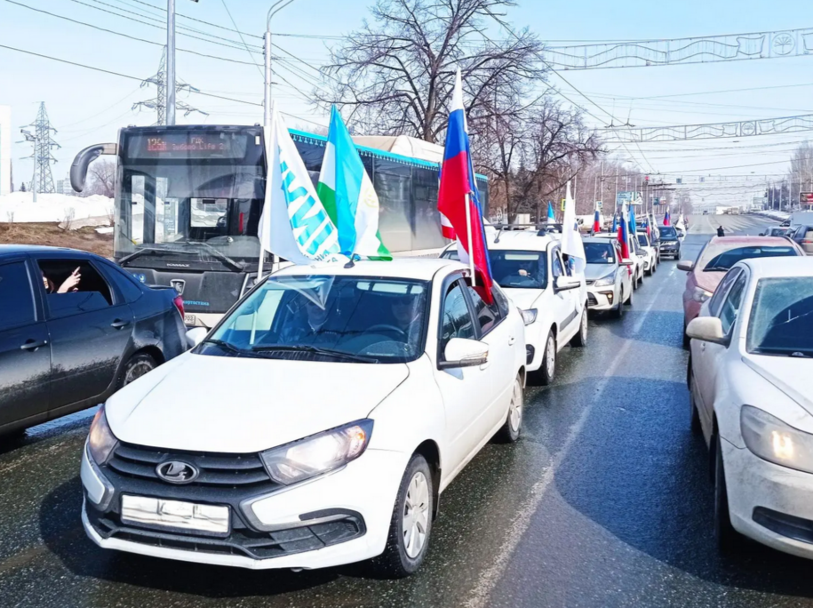 В Уфе прошёл автопробег в честь 12-летия воссоединения Крыма с Россией