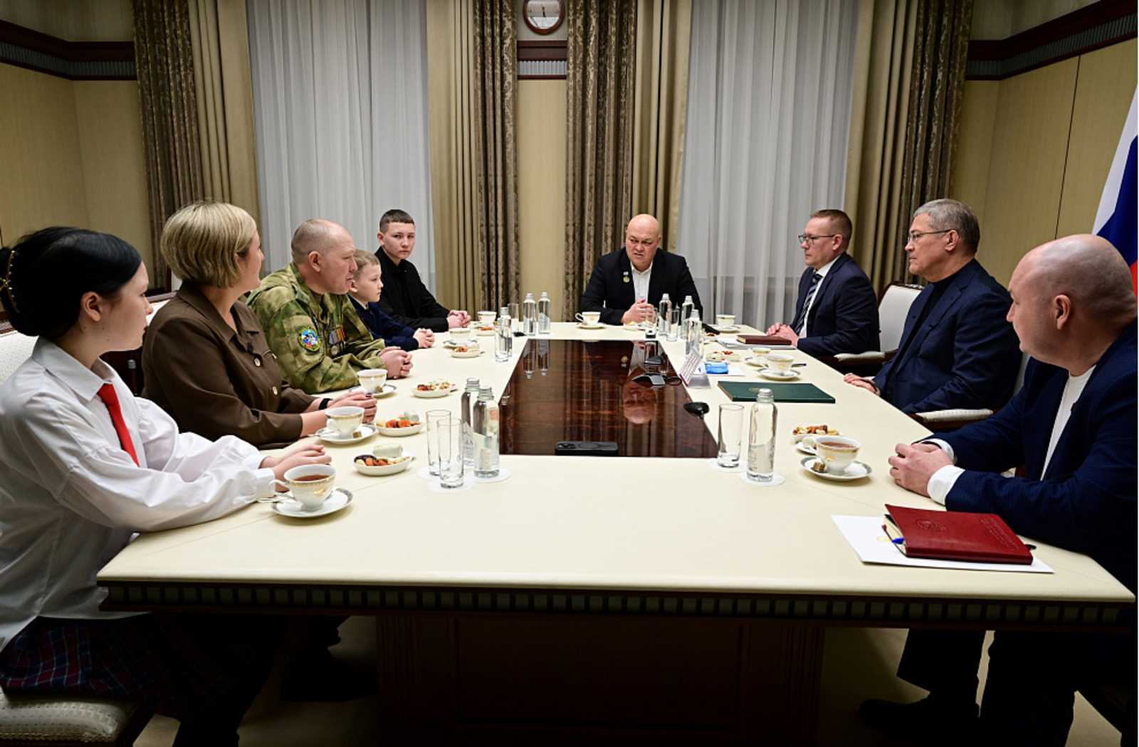 Семья участника СВО побывала в гостях у Радия Хабирова