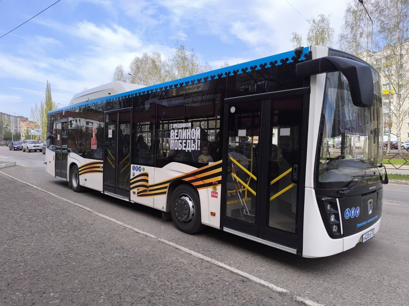 Андрей Назаров поздравил работников автомобильного и пассажирского транспорта