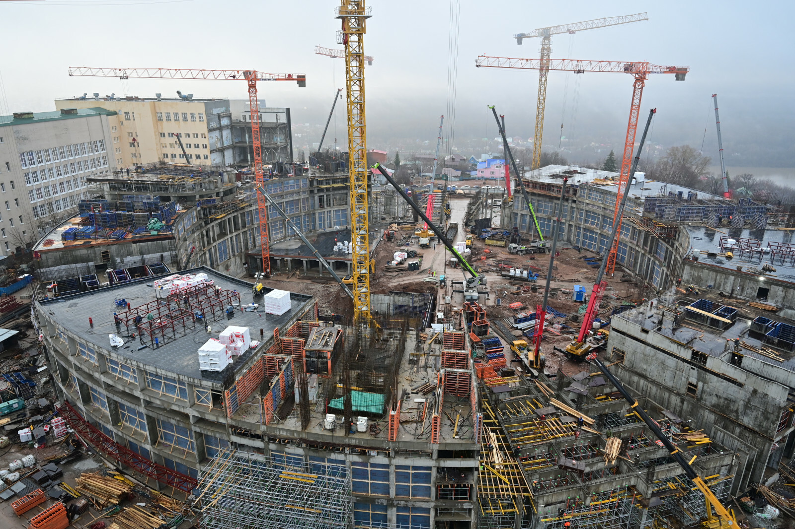 Андрей Назаров проинспектировал ход строительства межвузовского кампуса в Уфе