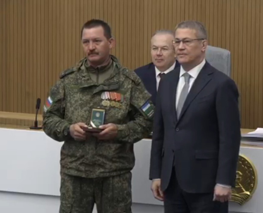 Глава Башкирии наградил участников СВО орденами на оперативном совещании правительства