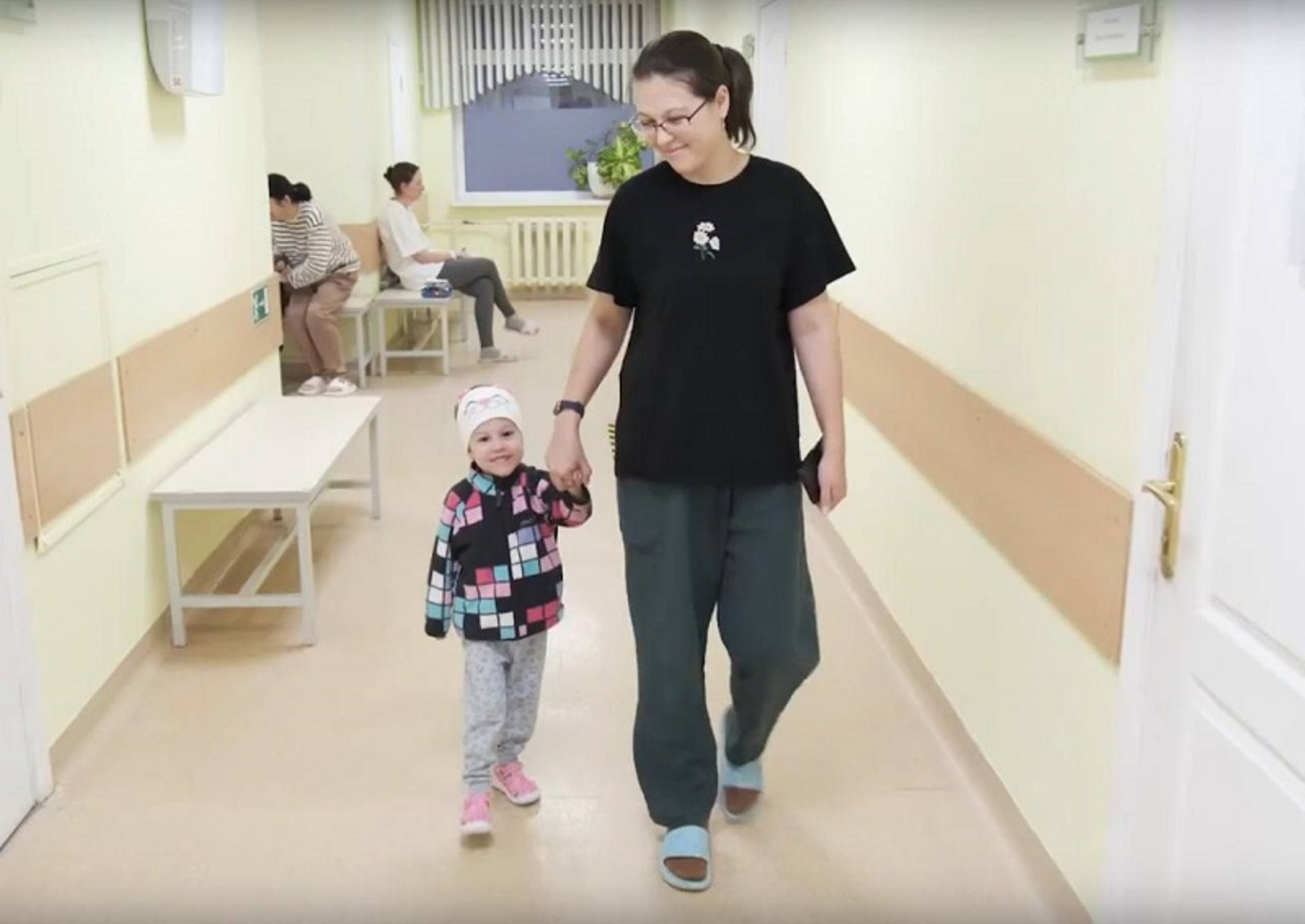 Девочка из Уфы, которую отец выбросил с четвёртого этажа, скоро будет дома