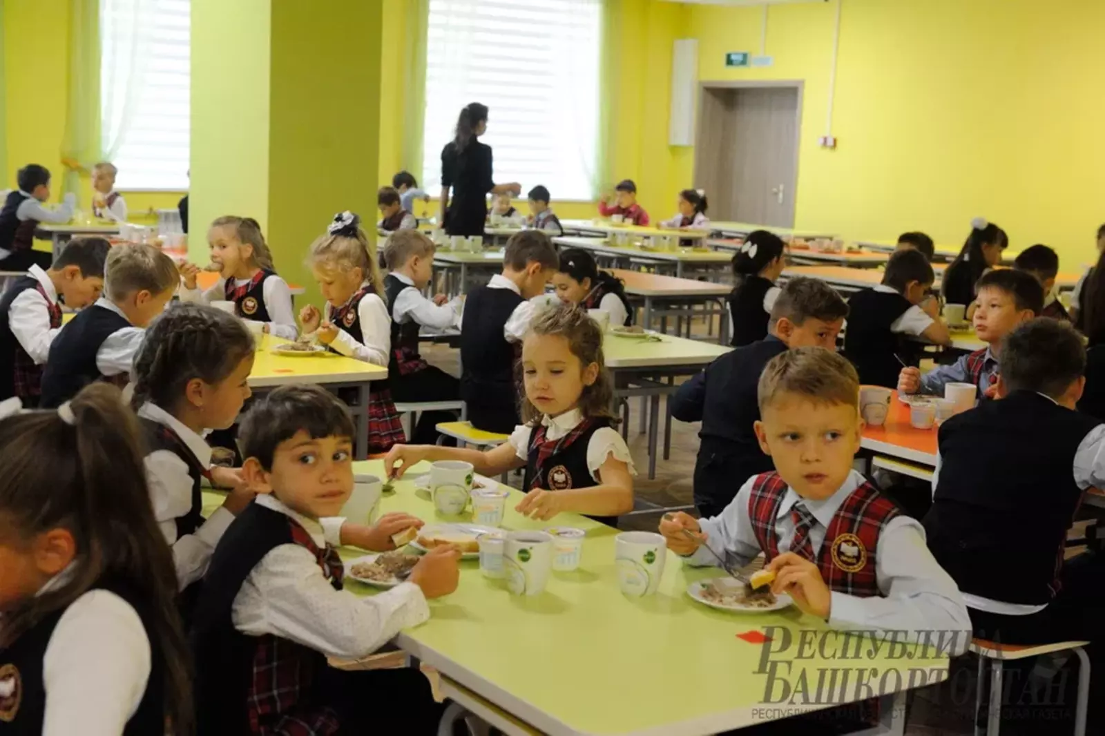 Андрей Назаров предложил главам муниципалитетов обедать в школьных столовых