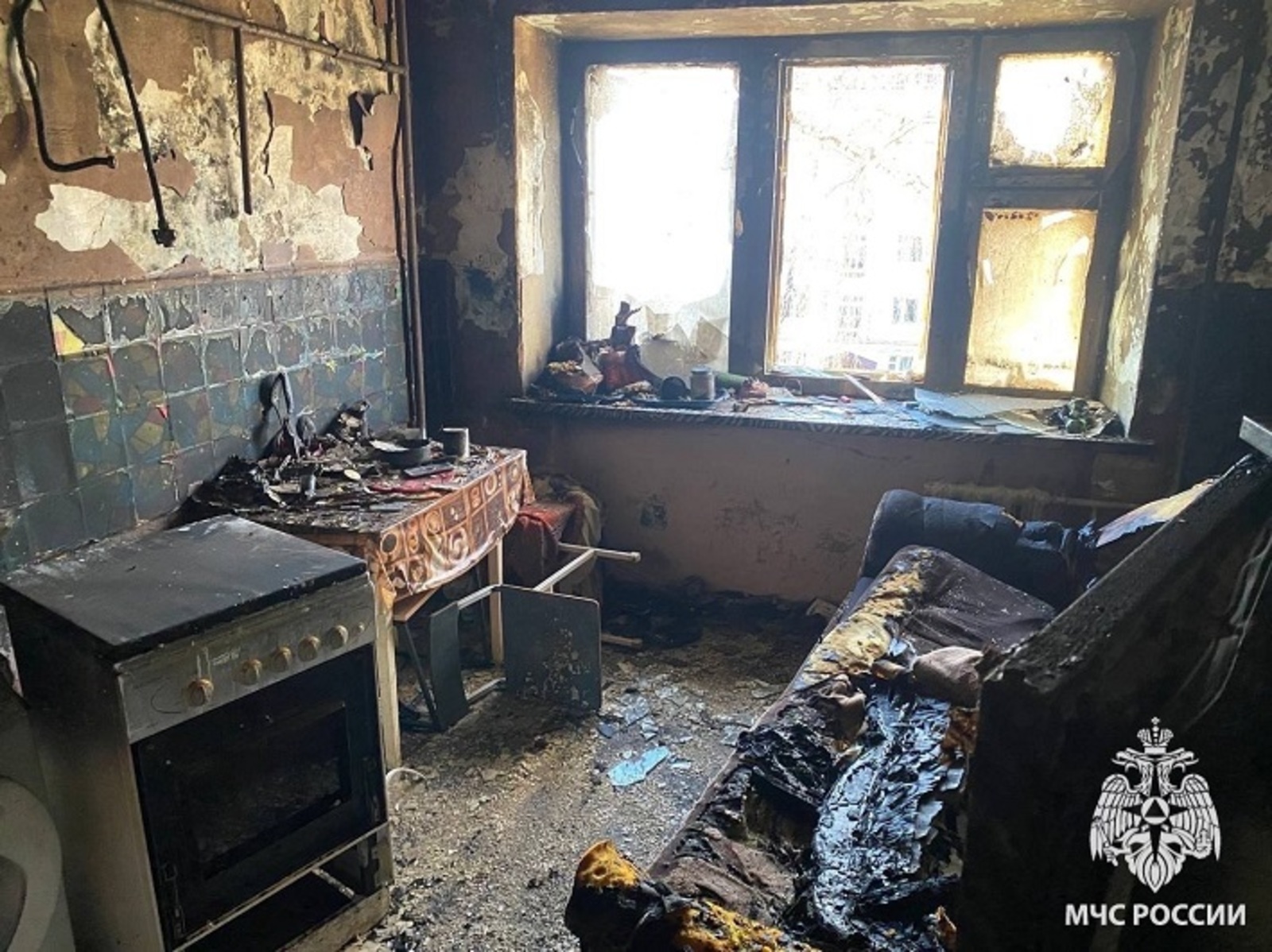 В Башкирии ребёнок из любопытства поджёг диван