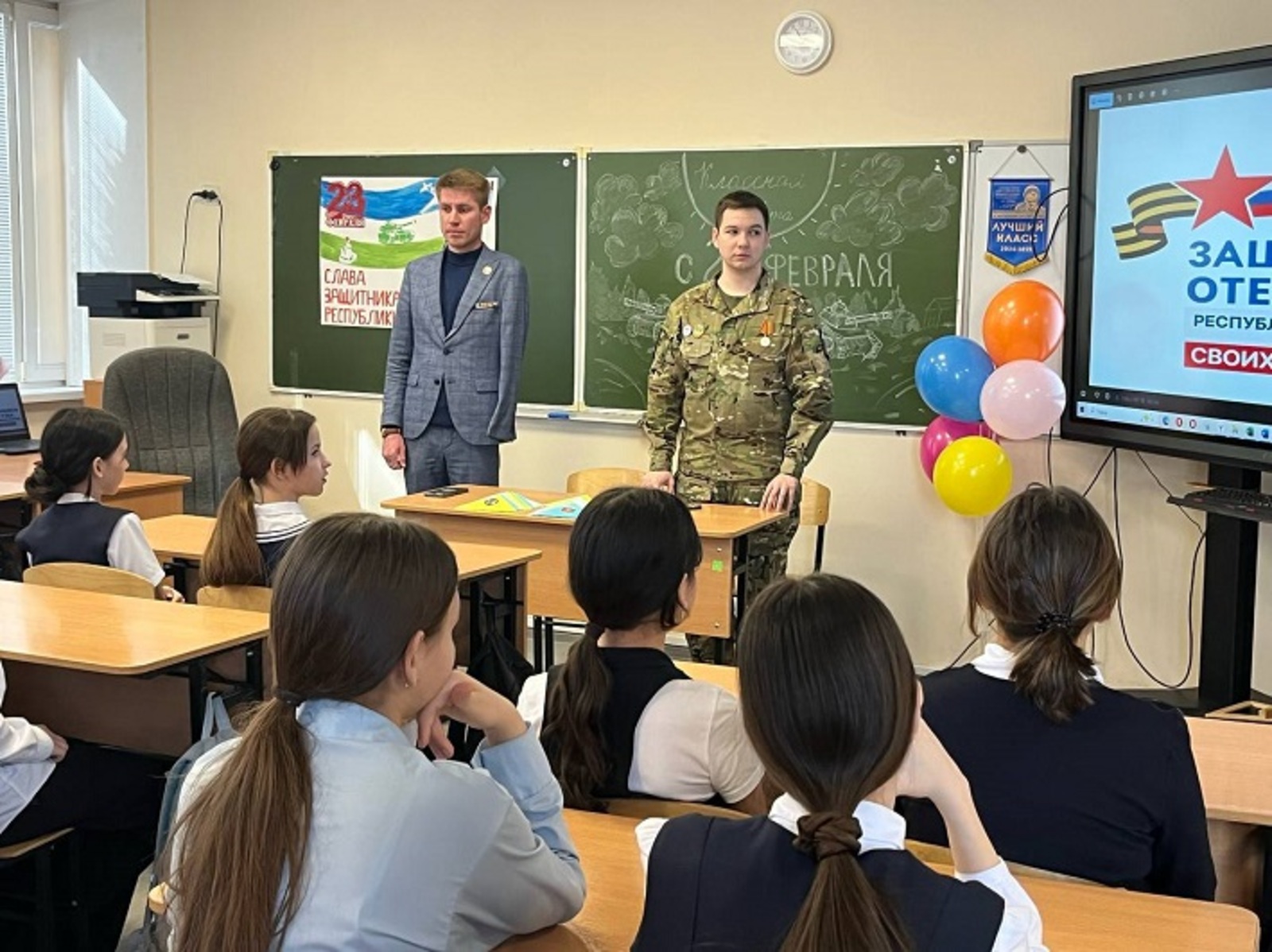 В Уфе участники СВО пришли в гости к старшеклассникам