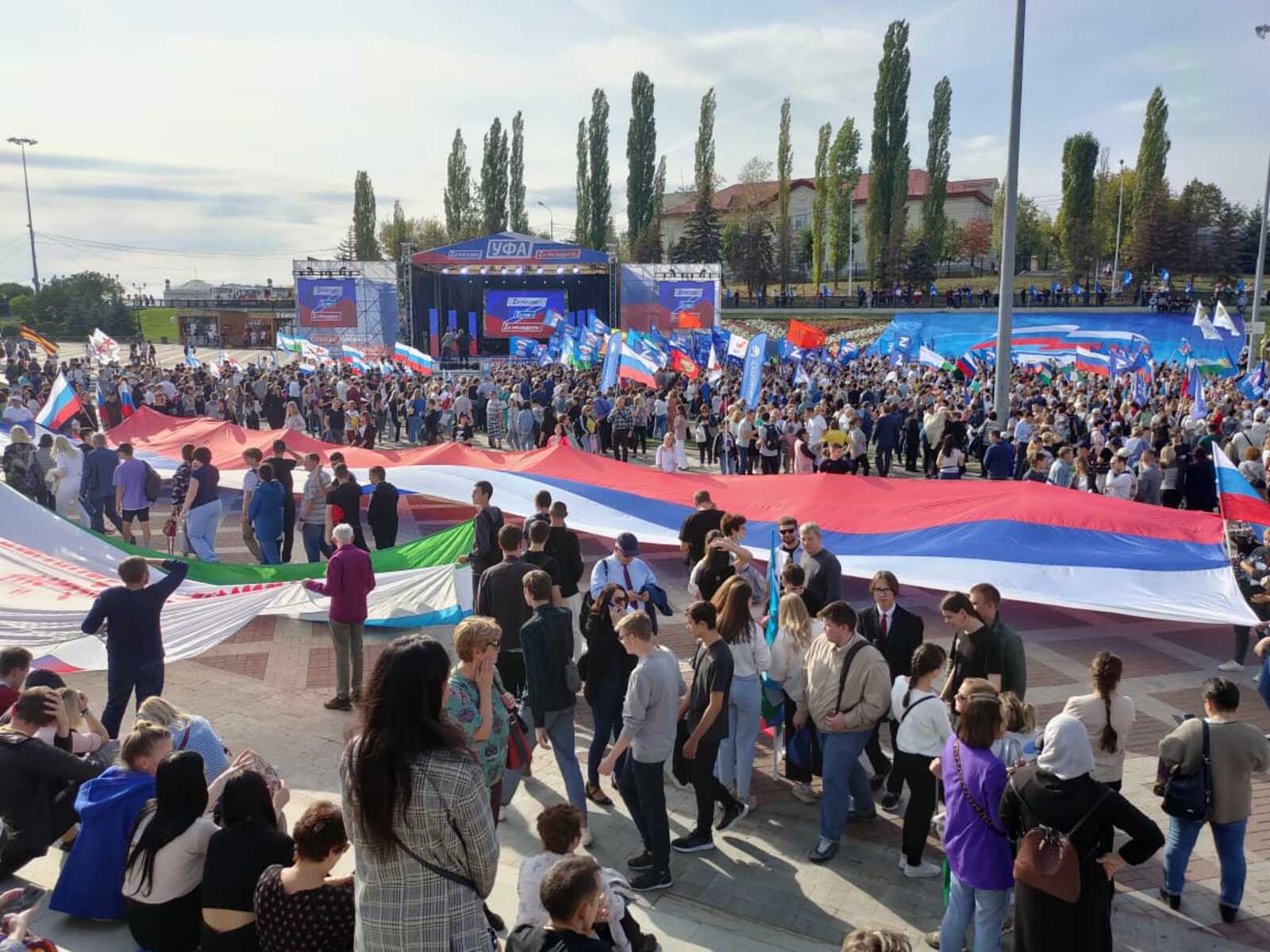 В Уфе начался патриотический митинг-концерт  «Потомки Шаймуратова  своих не бросают!»