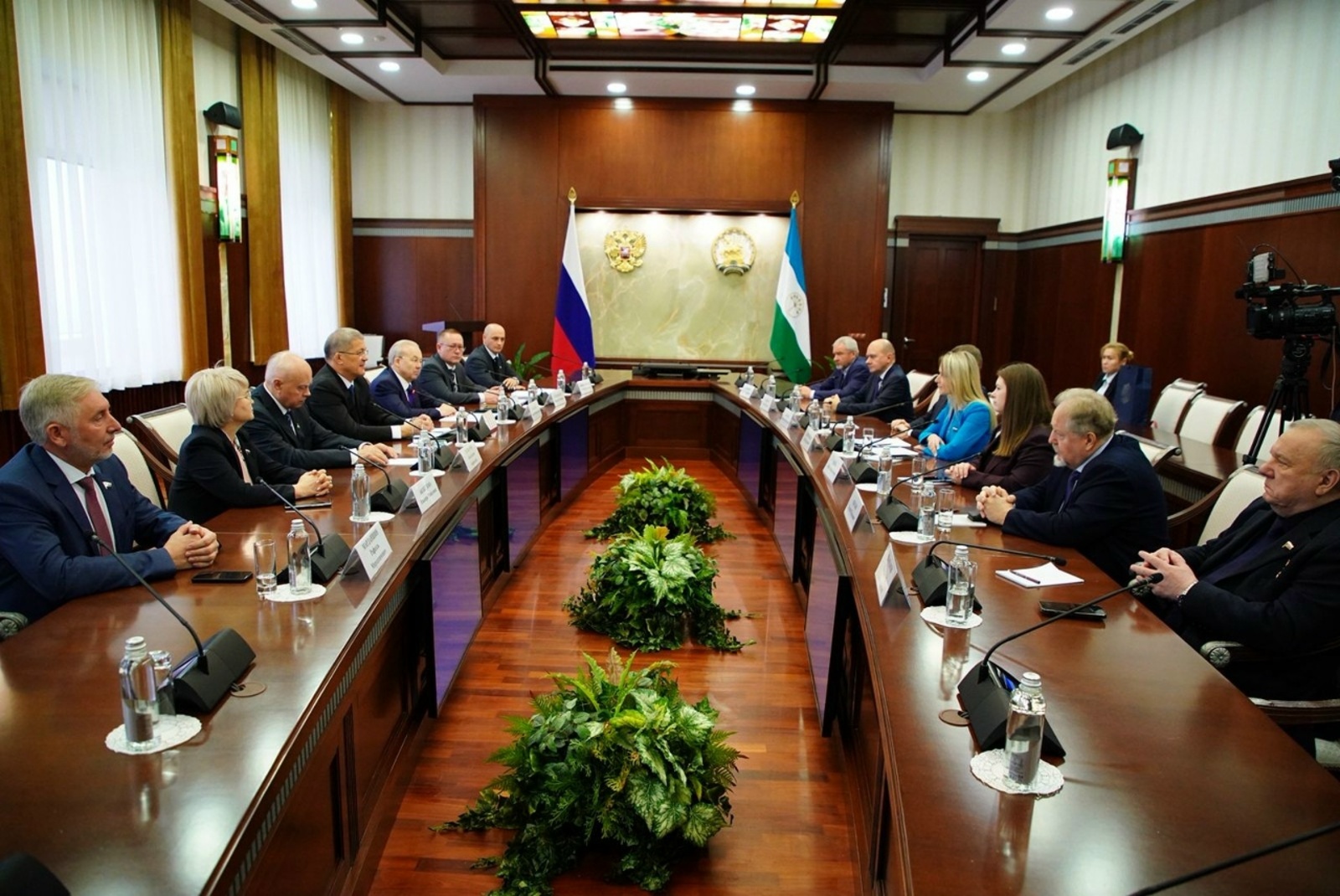 Радий Хабиров обсудил с Яной Лантратовой эффективность НКО