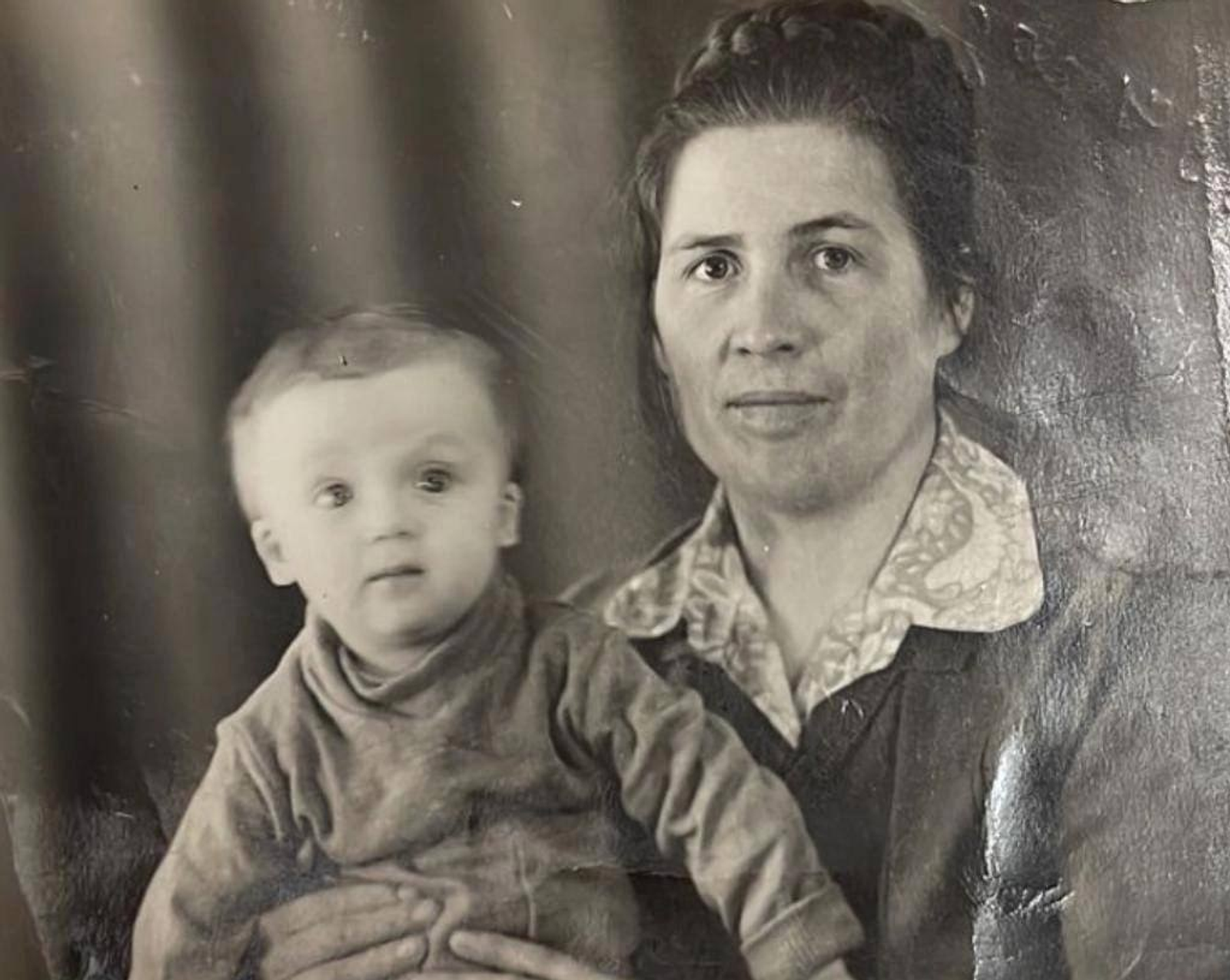 Андрей Назаров поздравил женщин Башкирии с Днём матери