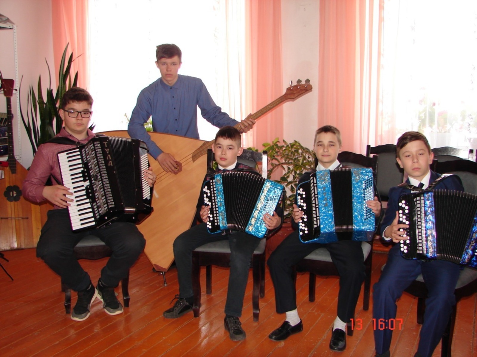 В Башкирии в Бураевской школе искусств появились новые инструменты и оборудование
