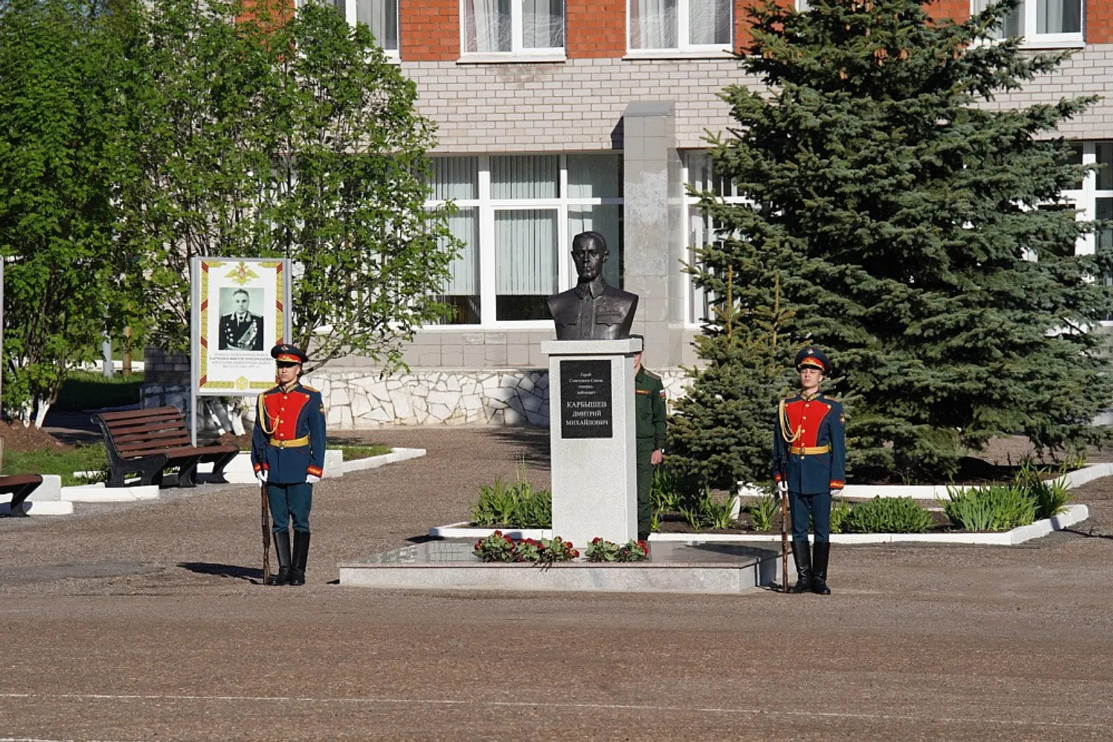 пресс-служба главы РБ Бюст Дмитрия Карбышева установлен в воинской части в Алкино-2